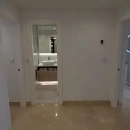 Apartment El Oasis De With Sea View Marbella