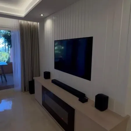 El Oasis De With Sea View Apartment Marbella